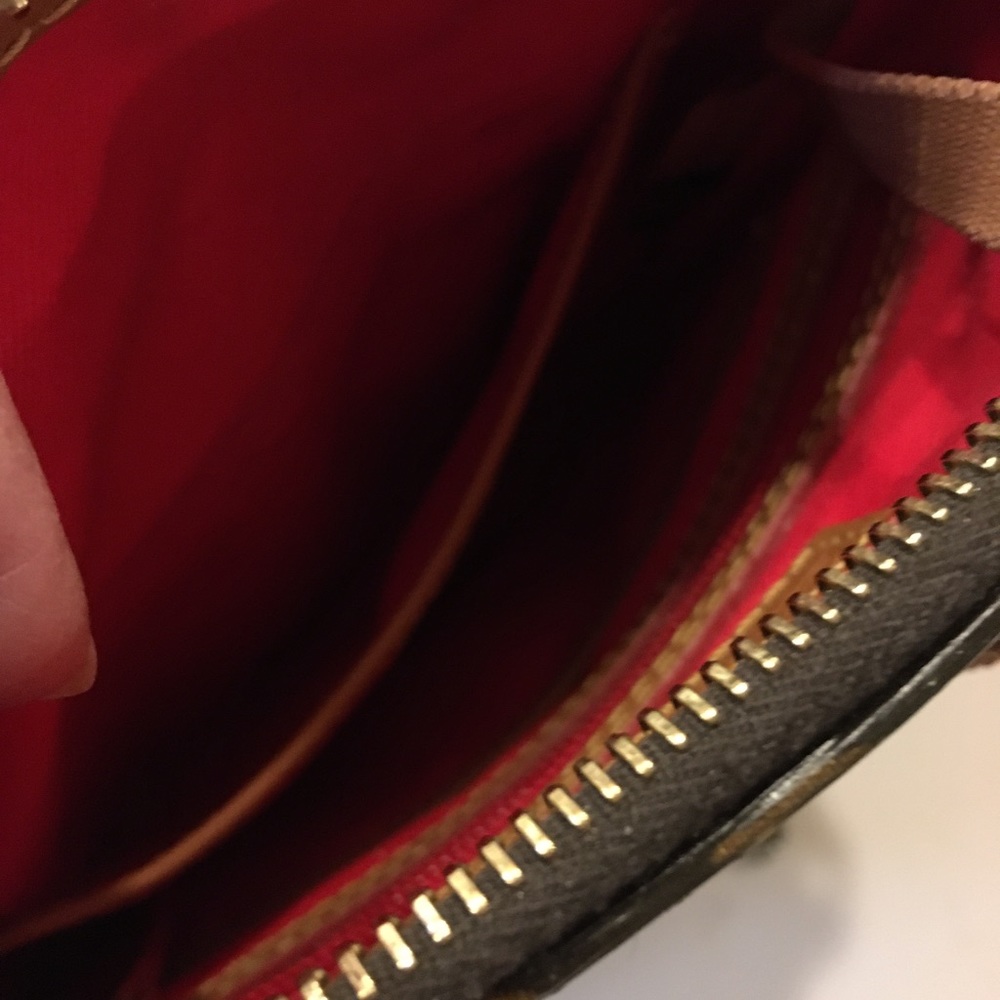 Dooney n Bourke Purse. In great condition - Picture 7 of 8